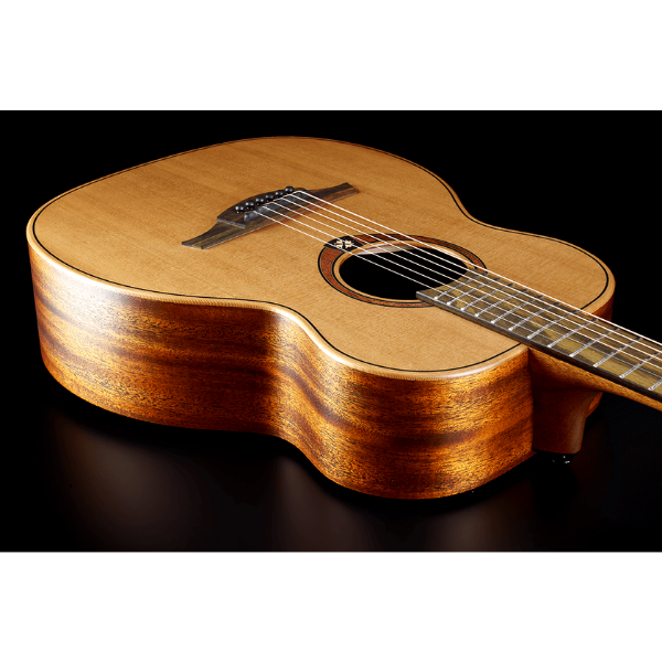 LAG Tramontane Travel Guitar Red Cedar A/E Natural w/Bag