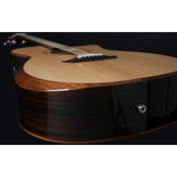 Washburn Guitars Comfort Series Solid Top Acoustic/Electric Grand Auditorium